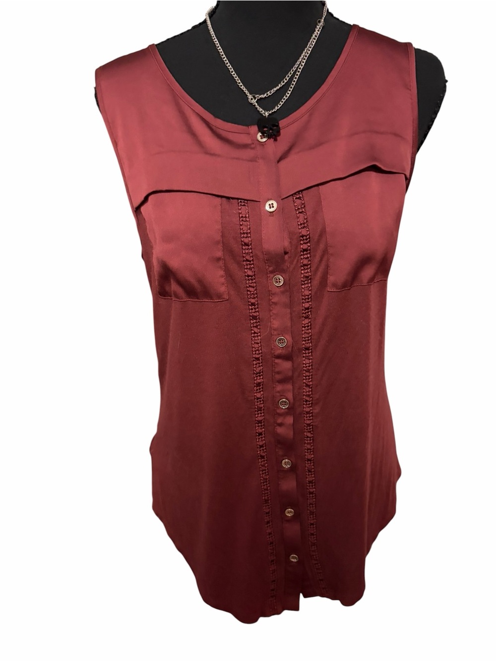 Ann Taylor Sleeveless Button-Front Blouse in Wine